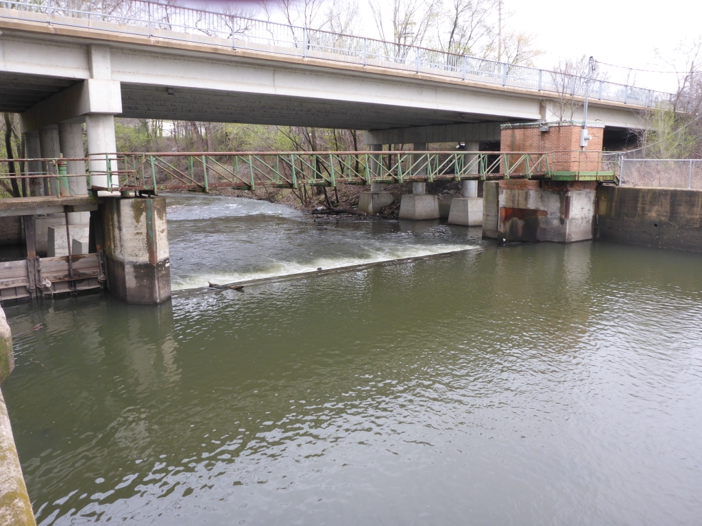 Upstream of dam at Pennsylvanie Avenue bridge